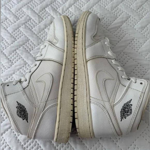 Nike Air Jordan 1 Mid Activewear Sneakers White Size 7Y Unisex Lady 8.5 - Picture 4 of 9